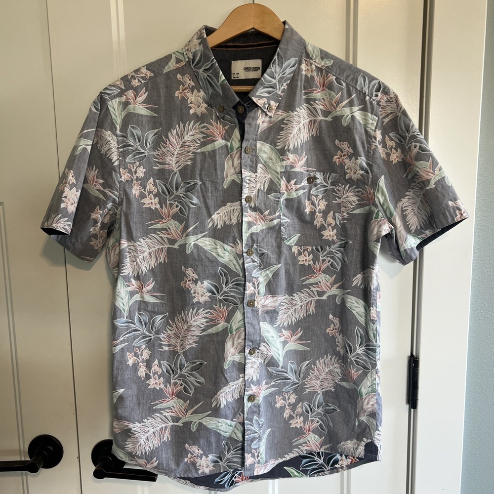 Sunrise‎ Kingdom Hawaiian Shirt Beach Vacation Men's Size L Button Down